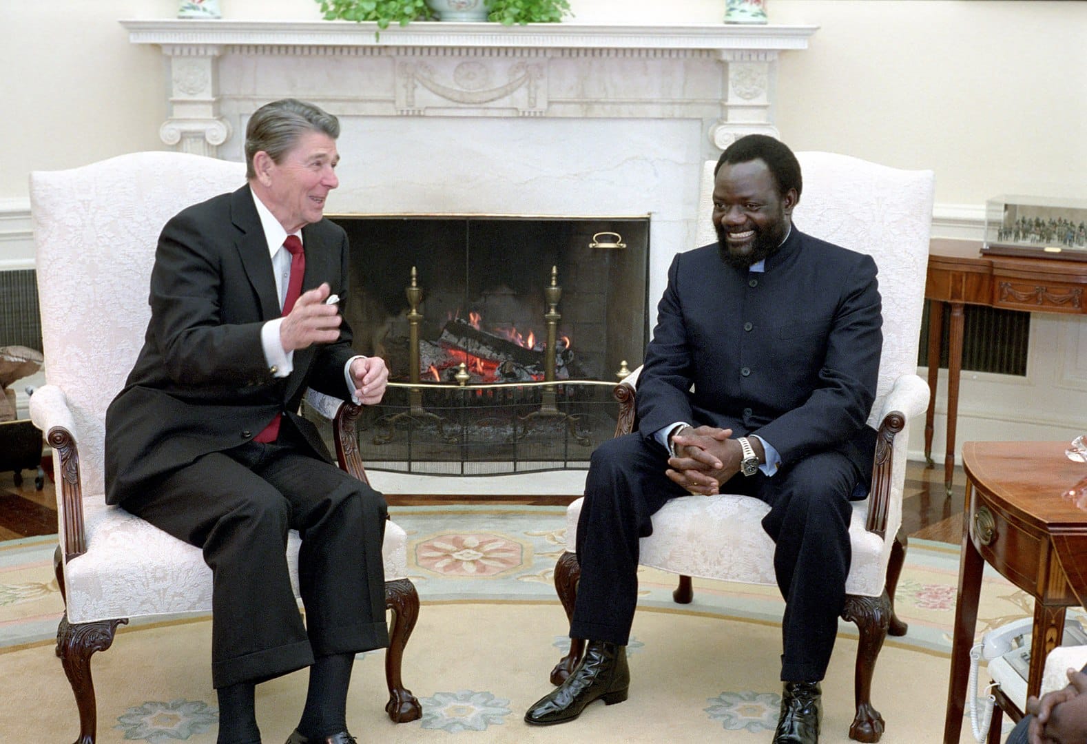 1578px-Ronald_Reagan_and_Jonas_Savimbi.jpg