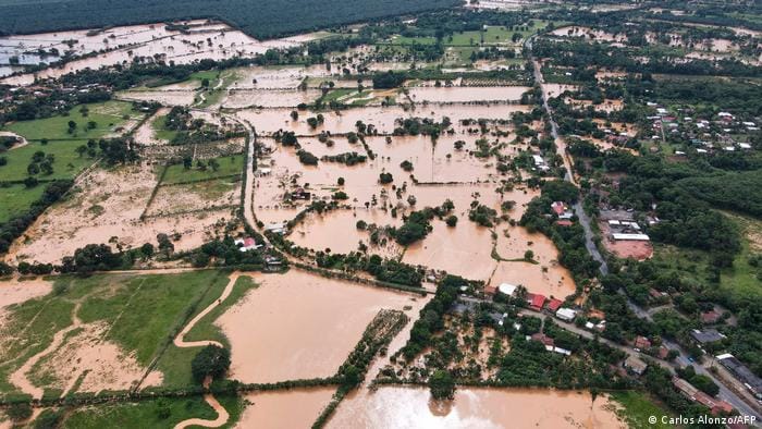 Vista aérea de região alagada