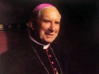 With thanks to: commons.wikimedia.org/wiki/Image:ArchbishopMarcelLefebvre... 