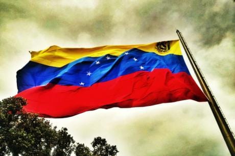Bandera_de_Venezuela_en_el_Waraira_Repano-740x493.jpg