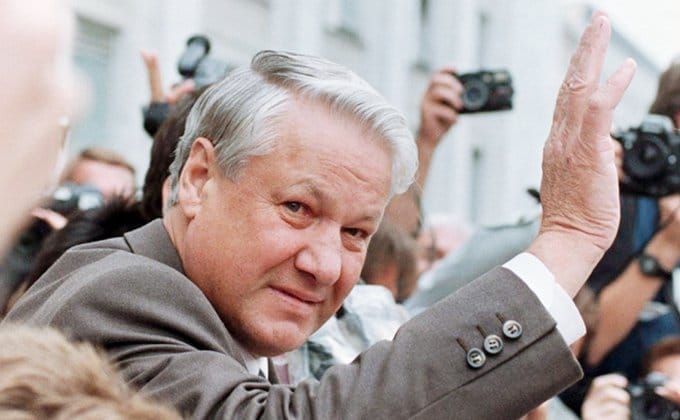 Boris_Yeltsin_waves.jpg