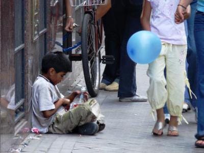 Boy is ignored as he sits on the pavement in Rosario, Argentina. Pablo Flores Flickr. Some rights reserved.jpg