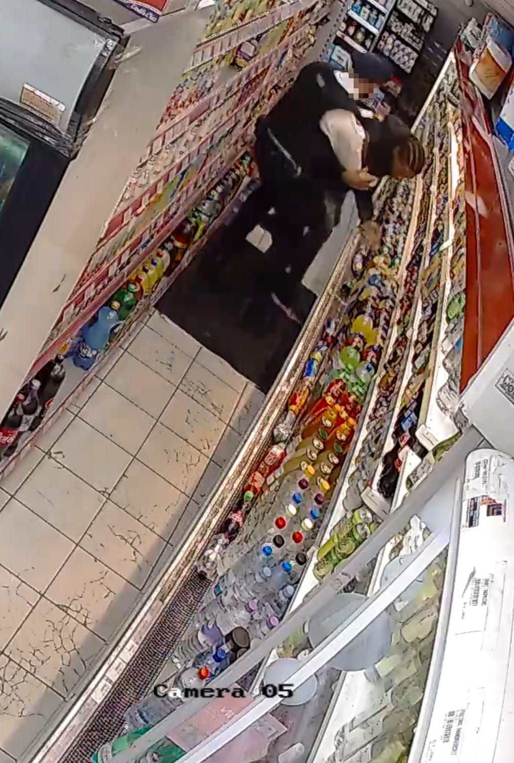 Bz.40.17_BX47_grabs_Rashan_aisle copy_censored.jpg