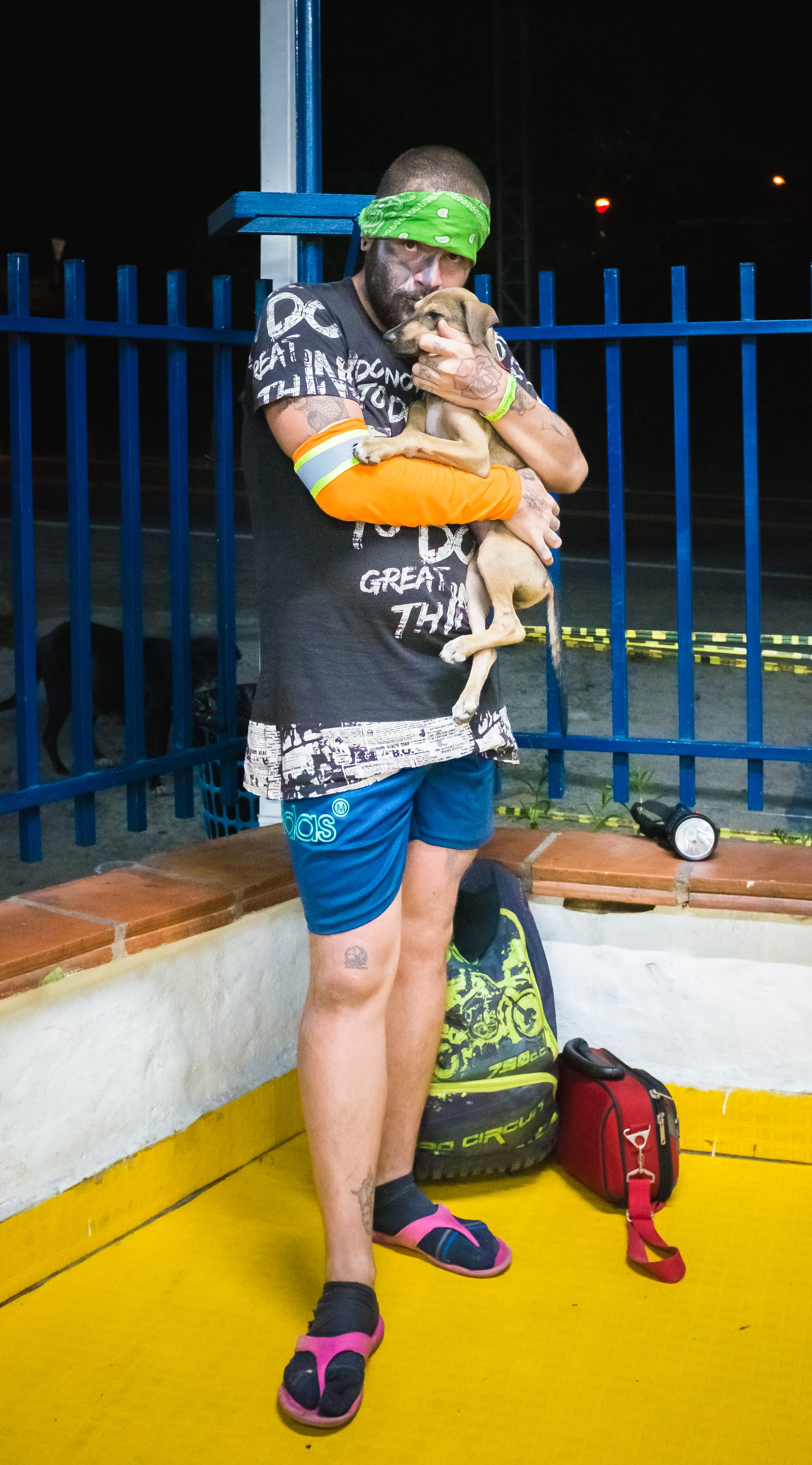 Christopher com Troya no colo