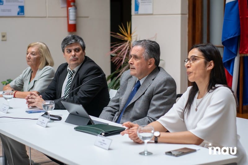 Directora general del INAU, Dinorah Gallo (primera a la izquierda), vicepresidente Aldo Velázquez, presidente Guillermo Fossati y directora por la oposición Natalia Argenzio