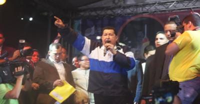 Hugo Chávez en su inesperada visita a la Plaza de los Museos y el evento 