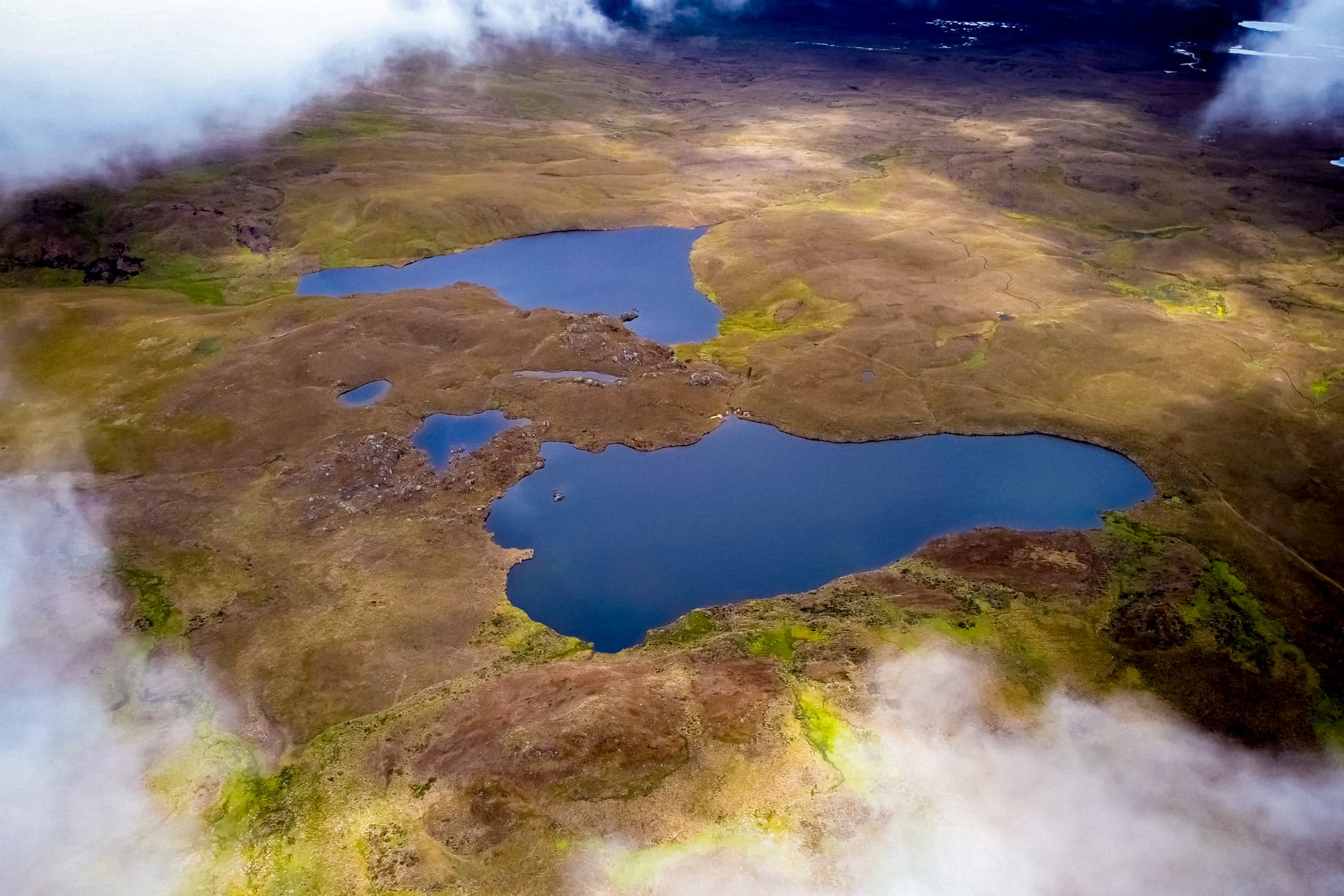 Imagem aérea das três lagoas do Kimsakocha