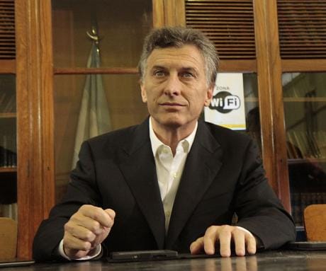 Mauricio_Macri_extiende_el_plan_de_wifi_para_bibliotecas_públicas_(7931395250)_0.jpg