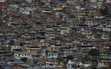 PA-38148167 Favela Rio.jpg