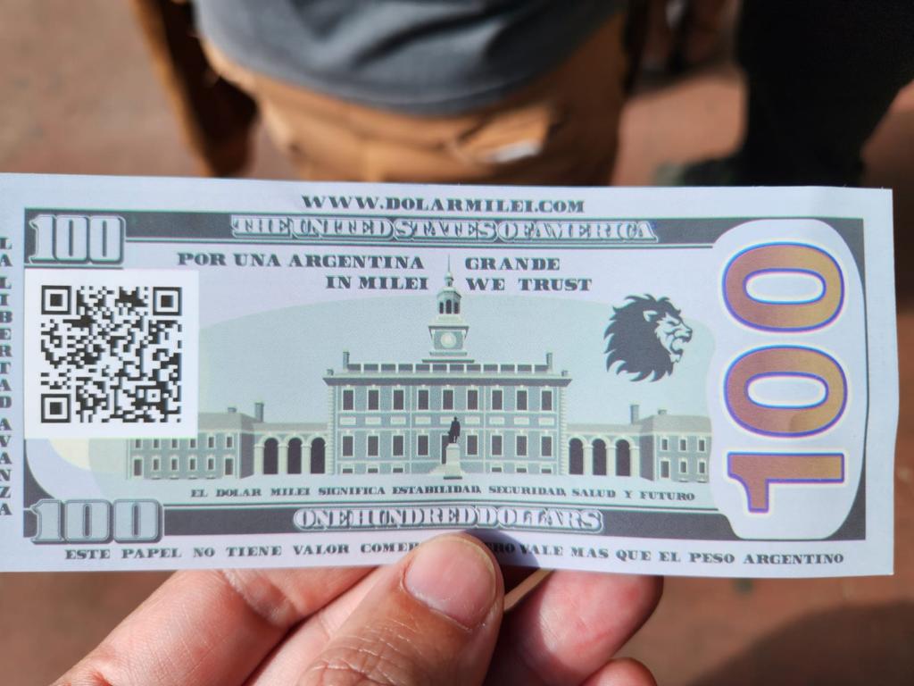 Imagem do dólar falso da propaganda de Milei, divulgada via WhatsApp