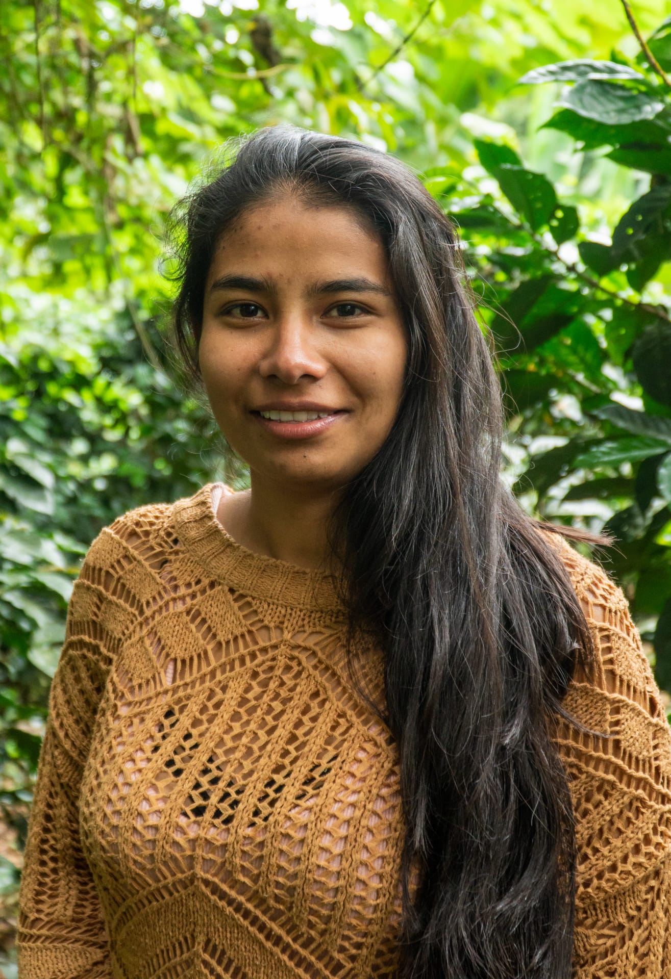 Leidy Katerine Cubillos en medio del bosque.