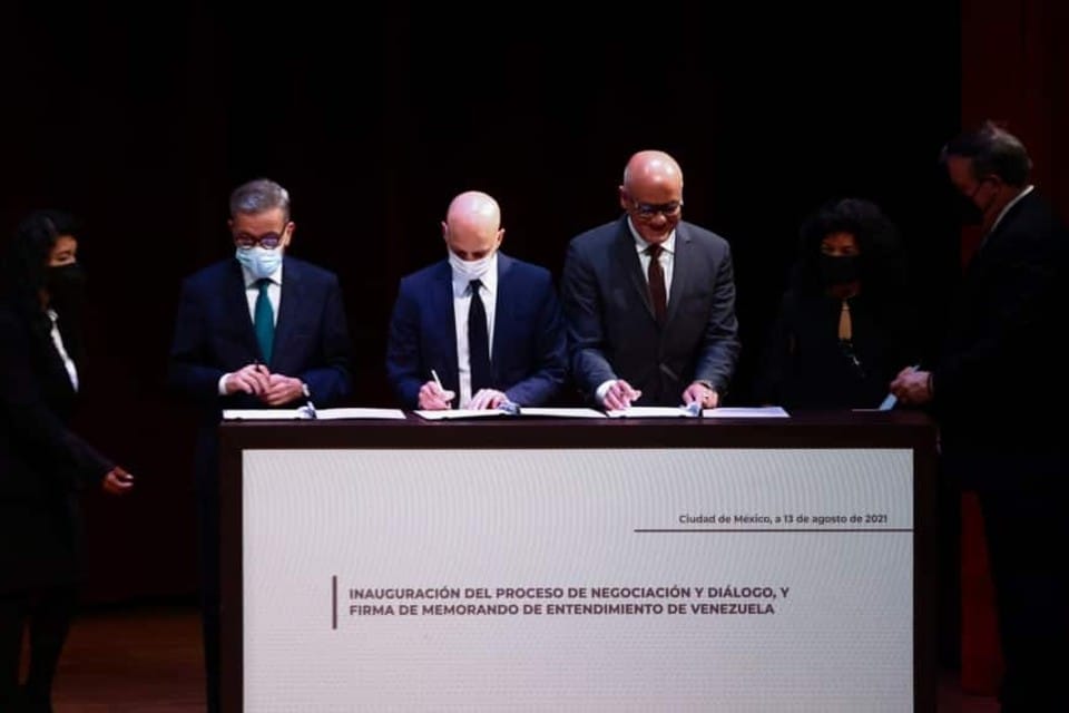 memorando-entendimiento-dialogo-mexico-VOA.jpg