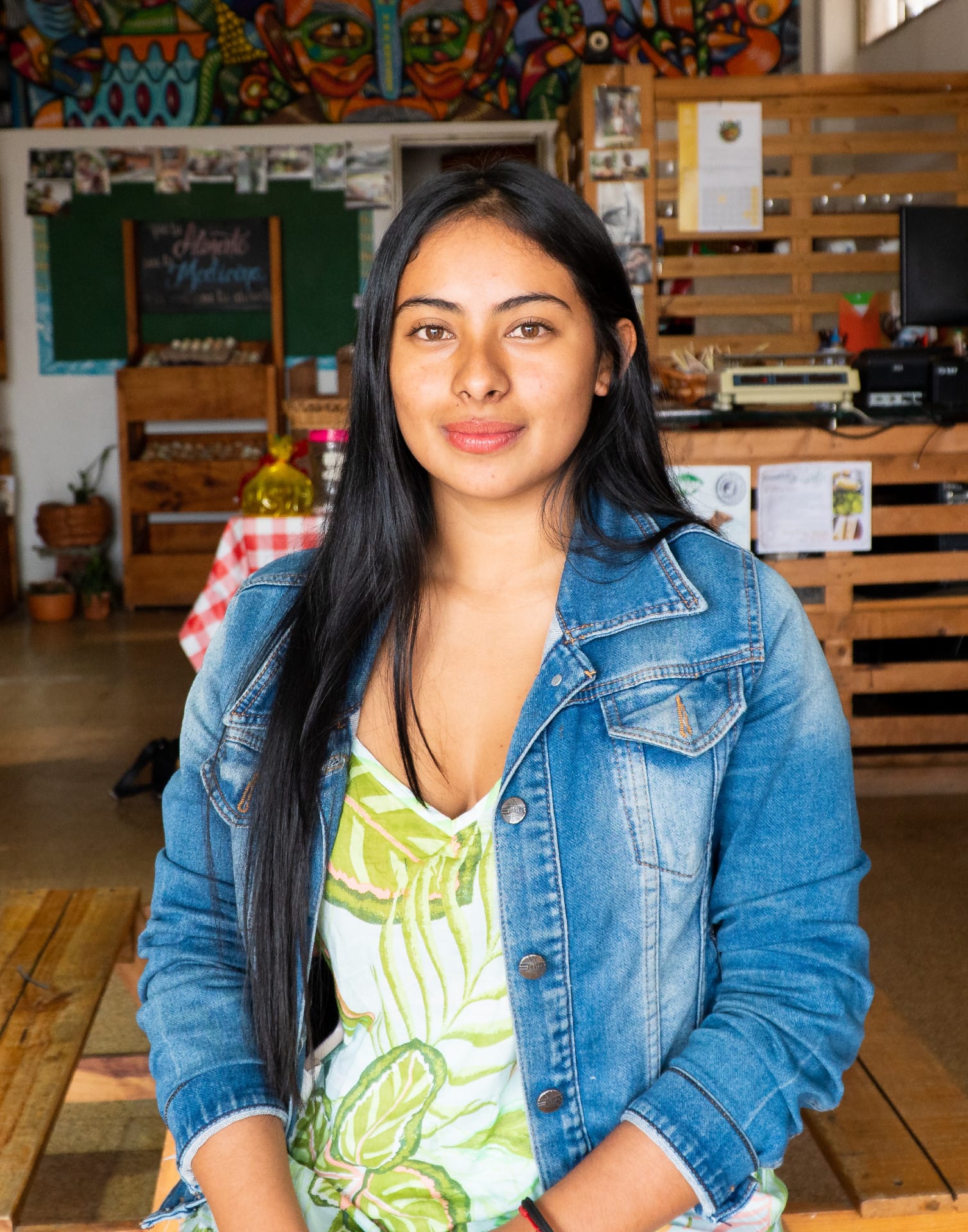 Sara Daniela Martínez en la eco tienda La Huerta