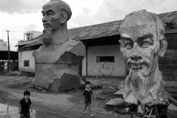 © Philip Jones Griffiths statues