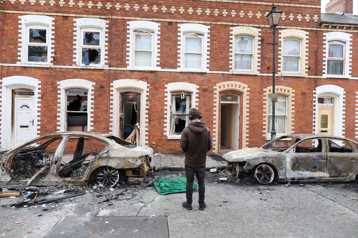 https://www.opendemocracy.net/far-right-violence-northern-ireland-belfast-tommy-robinson-solidary-community/ social preview image