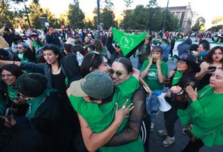 Chatbots, redes y solidaridad para el aborto seguro