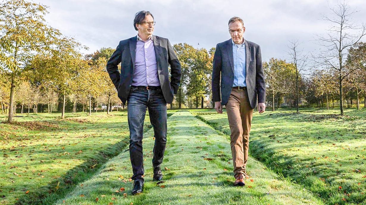 Mannen waterschapcollectief licht