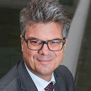 Hans Oosters onderscheiden met erepenning