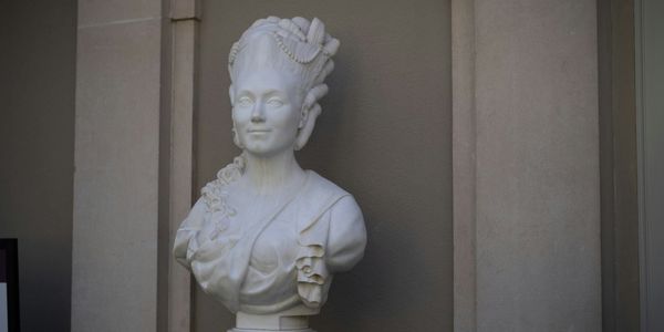 Why Marble Carving Requires Understanding Crystal Structure