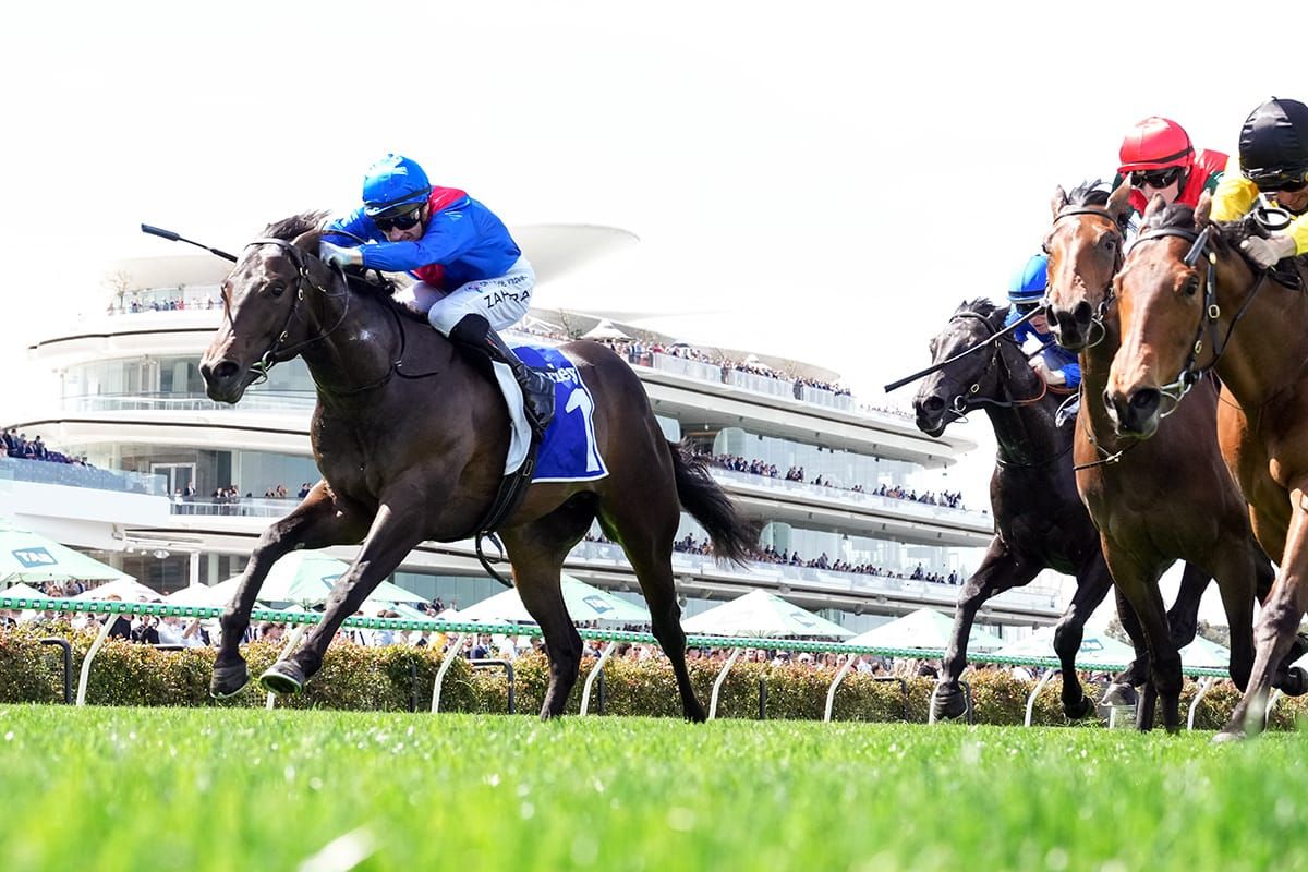 Lindsay Park wins two-year-old opener with Per Incanto colt