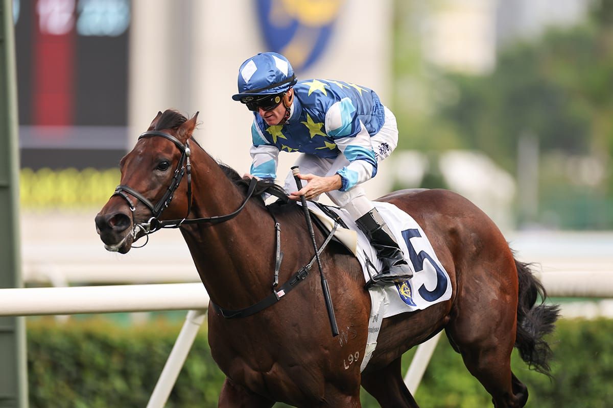 Gold Patch delivers Landmark win for Purton