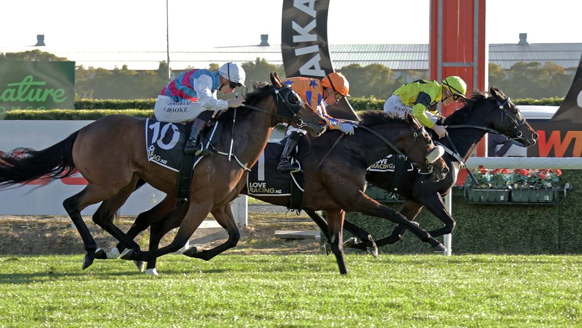 Khanshe storms to victory in Travis Stakes