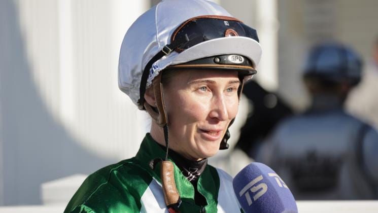 Fawcett makes winning return