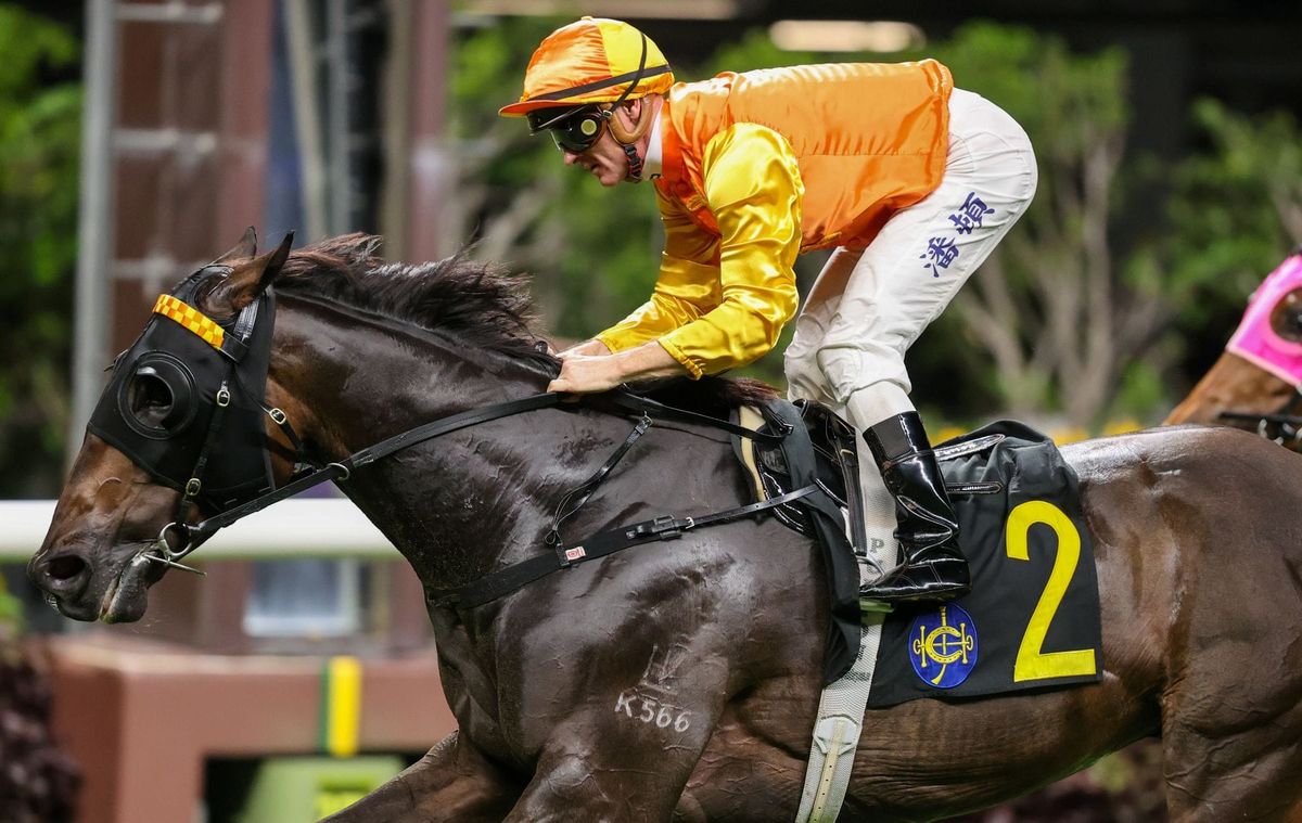 Armor Golden Eagle chases Happy Valley hat-trick