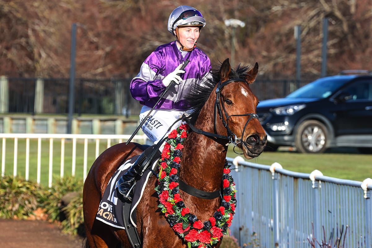 Blackadder wins Polytrack Championship with Mr Fortrus