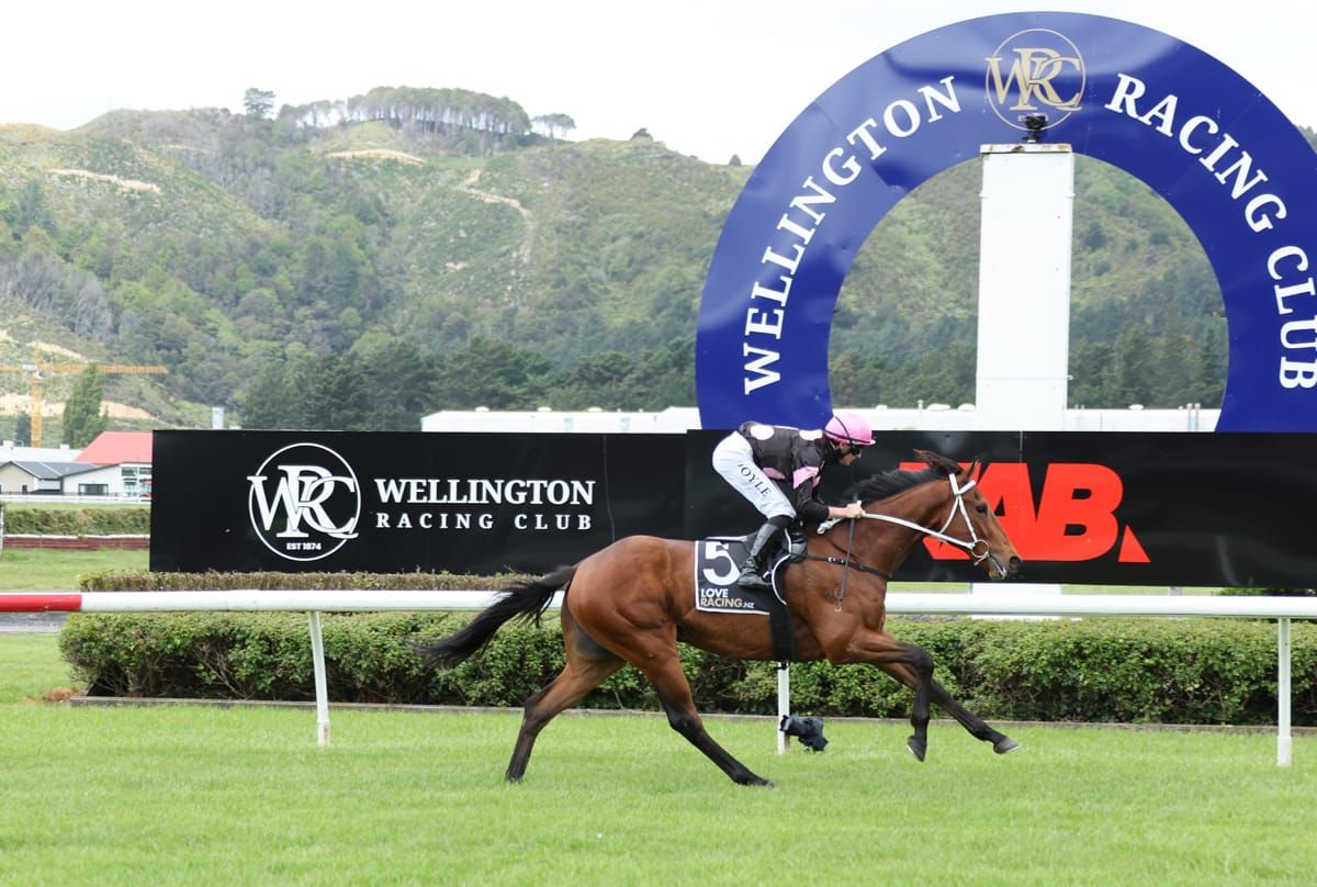 Guineas option for impressive Thunder In Motion