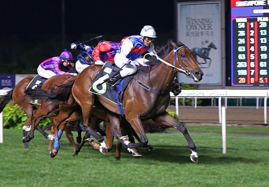 Tan-Chin Waltz in with longshot