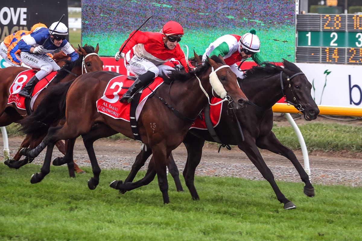 Aegon lands 2000 Guineas in grandstand finish