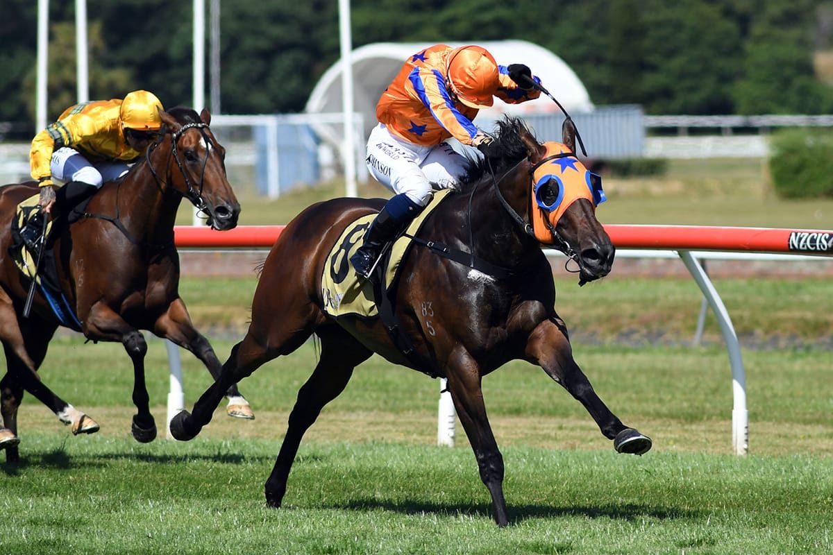 Avantage goes back to back in Telegraph