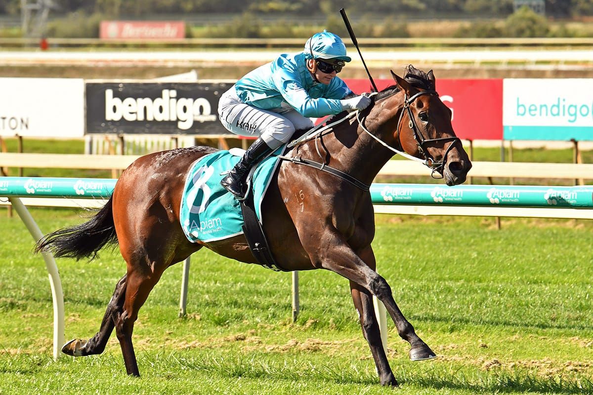 Tomlinson celebrates significant win