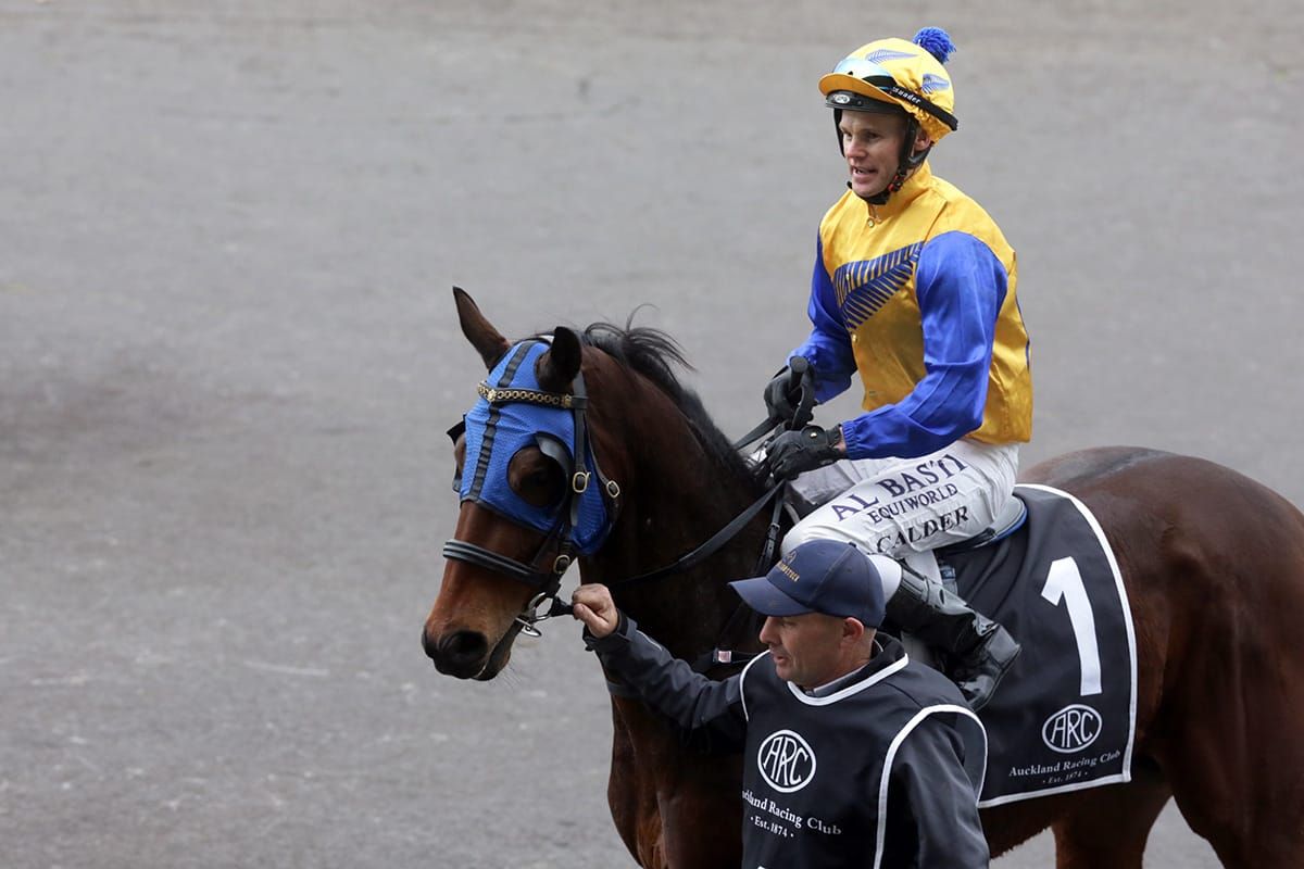 Atullibigeal thrusts understated Henderson in spotlight