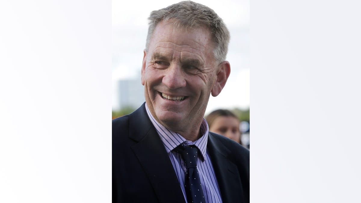 Thurlow playing waiting game with stable duo