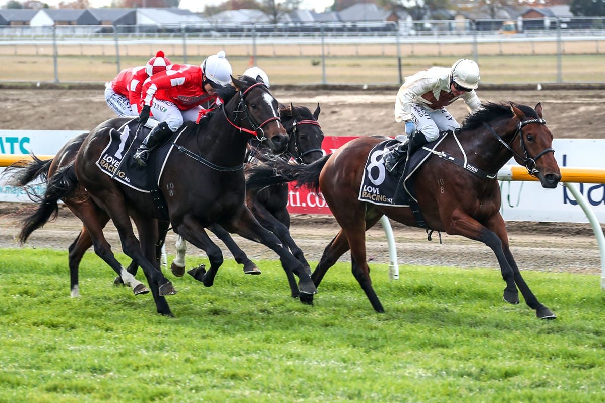 Auret captures stakes double at Riccarton