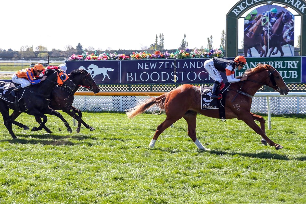 Pike and Asano dominate at Riccarton