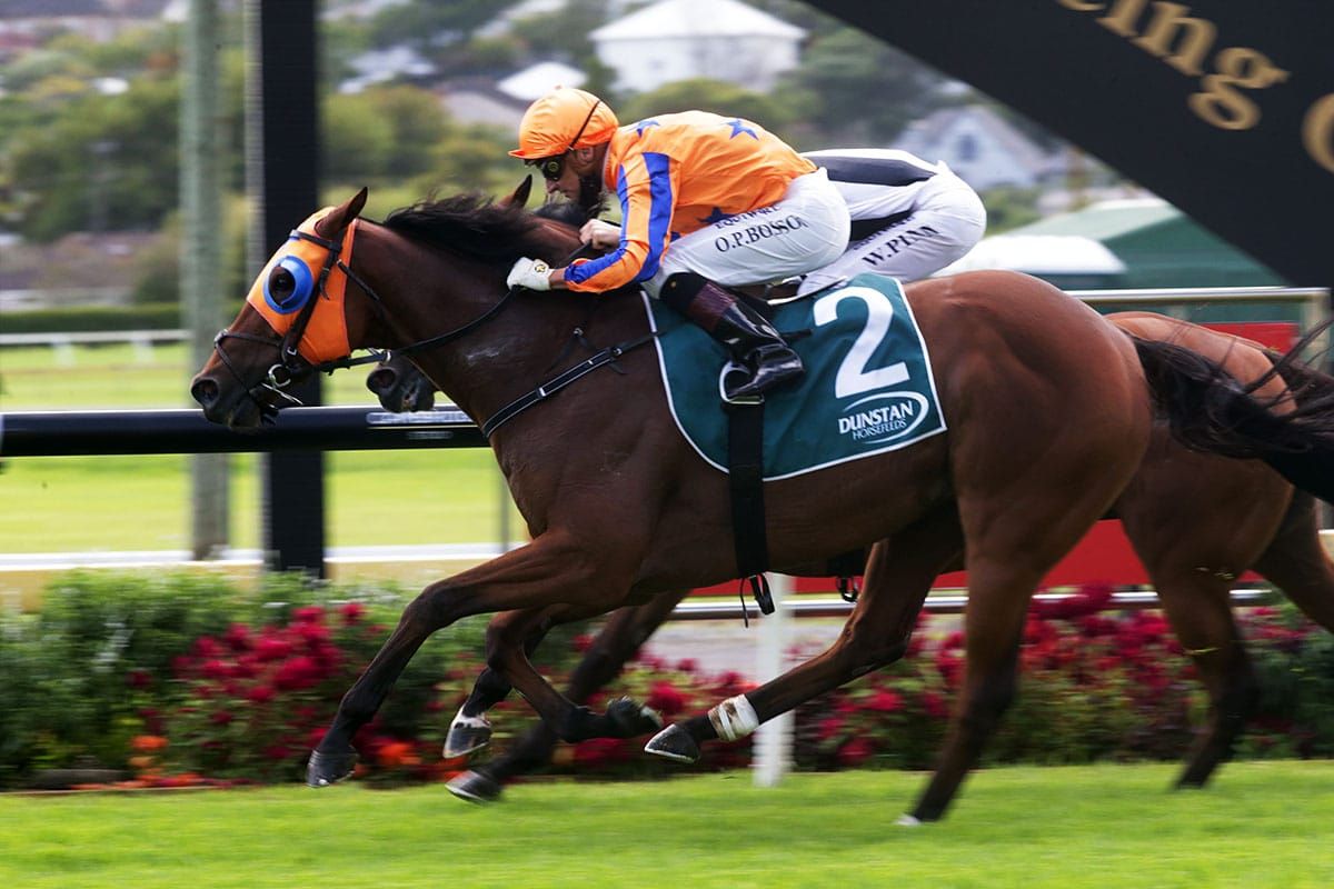 Prise De Fer prepares for Captain Cook offensive