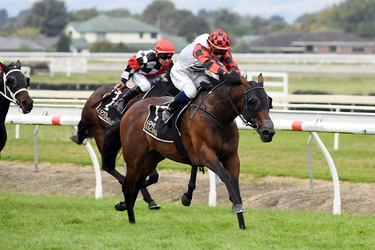 Prise De Fer and Brando fly Te Akau flag in Savy Yong Blonk’s absence