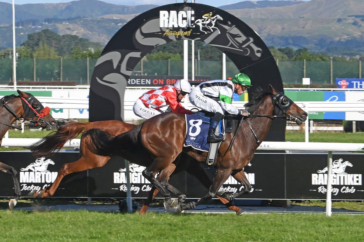 Oaks hope stars on top day for Pike