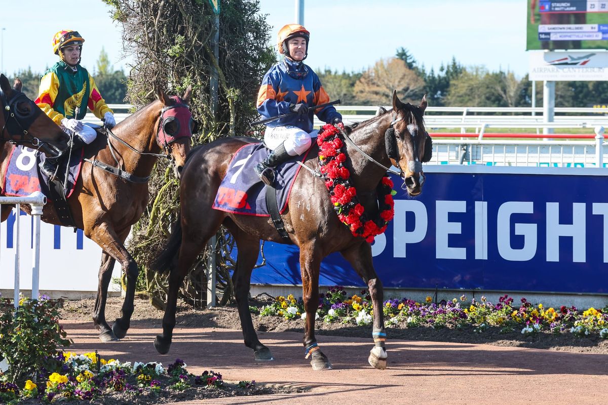 Green Luck takes feature at Riccarton