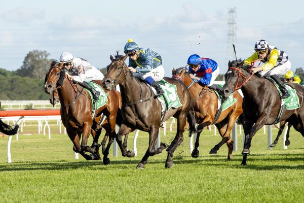 Feminino steps up to claim Group Three