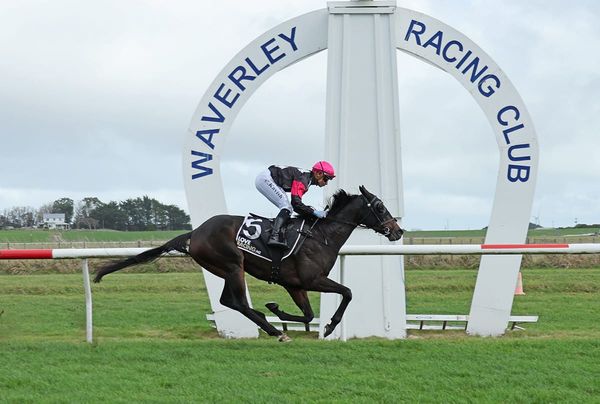 Jaeger breaks through at Waverley