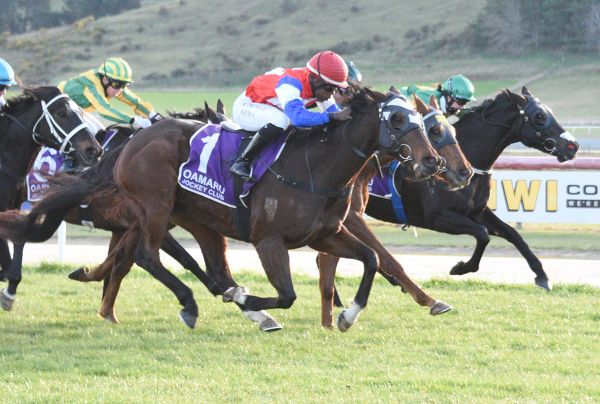 Mxothwa scores first cup victory at Oamaru