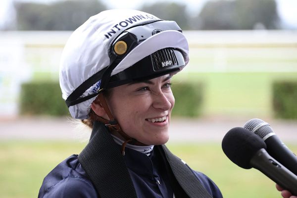 Riddell wins apprentice premiership