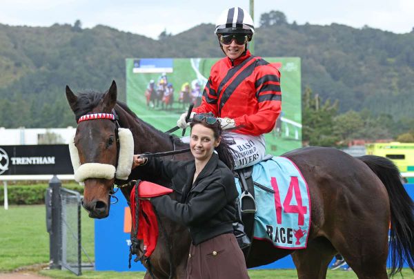 High Rock chasing rich prize at Hastings