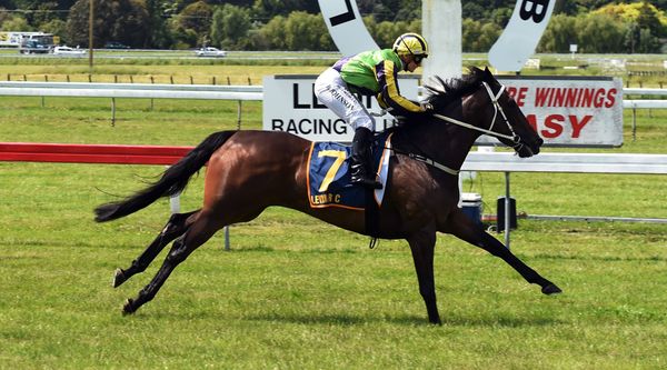 Otaki stakes double for Marsh
