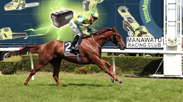 Sidelined Elliot focused on flat future