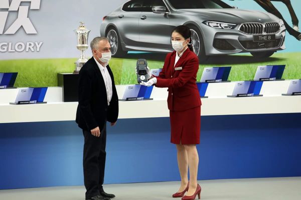 Hong Kong racing keeps calm and carries on